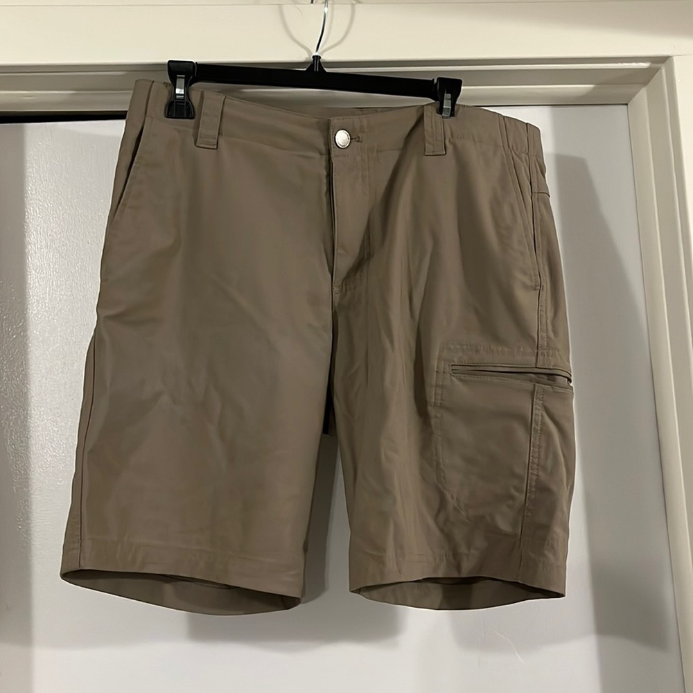 Zeroexposure Khaki shorts with cargo pocket
